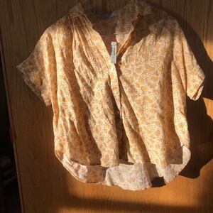 Yellow/orange/white floral short-sleeve button-down